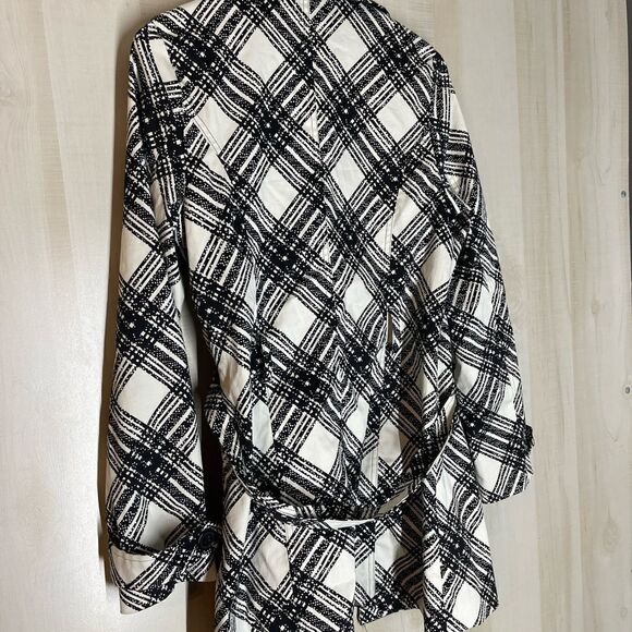 Luii black and white belted jacket, size small - Picture 2 of 10